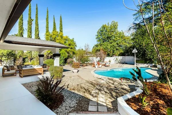 5336 Winnetka Estate & Pool