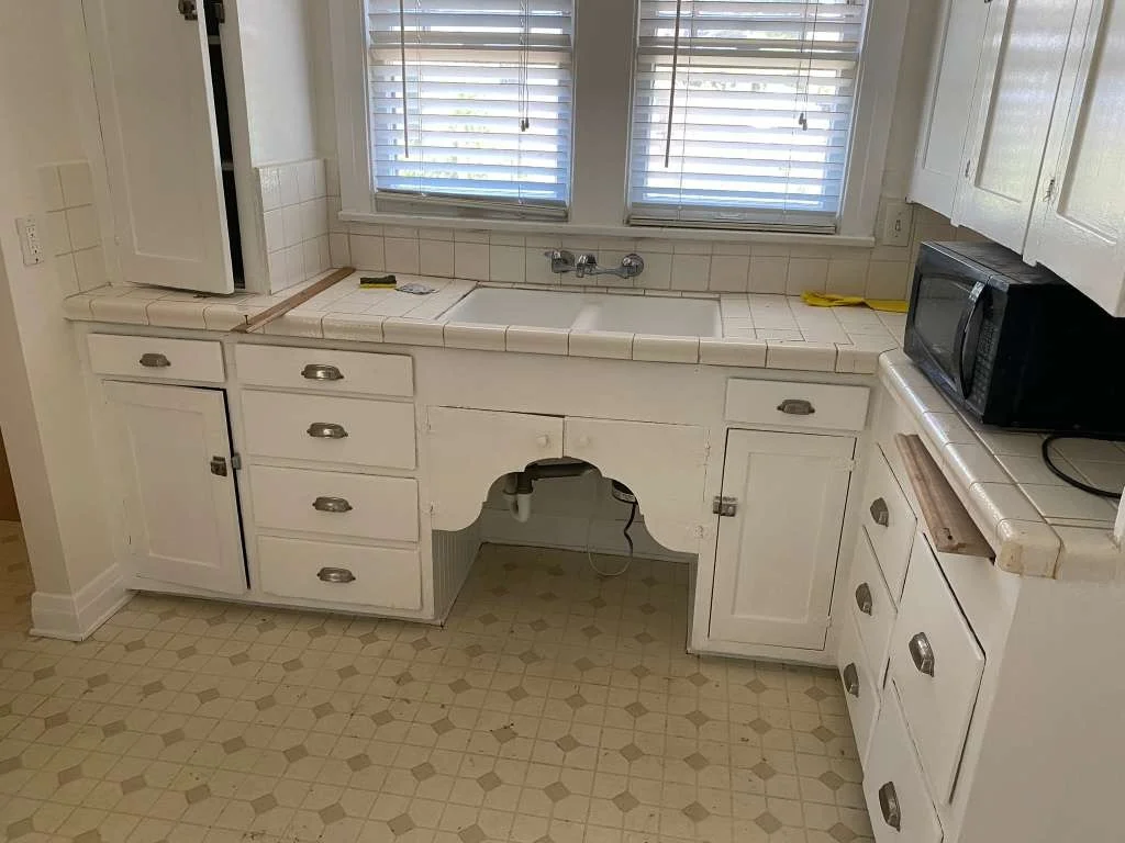 4225 Lincoln Before Kitchen