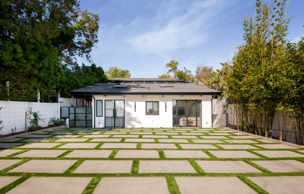 Rear Exterior Facade with Turf Paver Yard