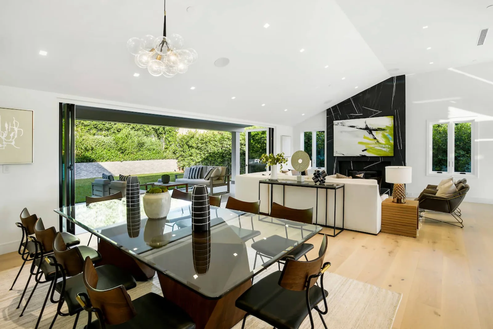 Vaulted Living Room Quarters